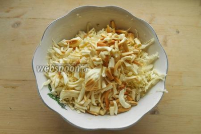 Салат с капустой и копчёным сыром 