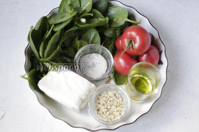 Салат с жареным сыром и шпинатом 
