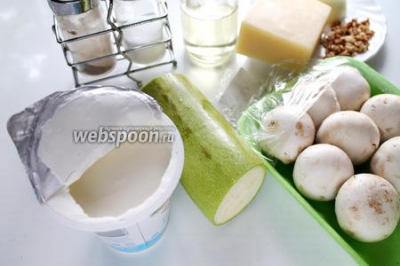 Кабачок запечённый в грибном соусе с сыром 
