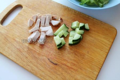 Зелёный салат с кукурузой и курицей 