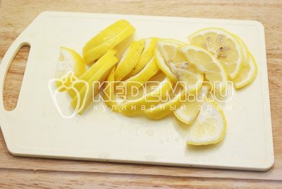 Вишневый компот с лимоном