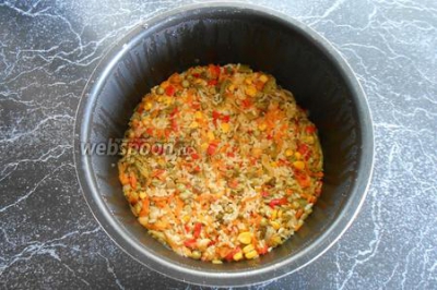 Рис с замороженными овощами в мультиварке  