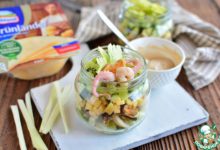 Photo of Зеленый салат с морепродуктами с собой