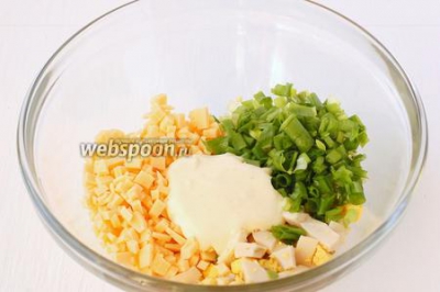 Салат из зелёного лука, сыра и яиц 
