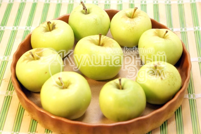 Яблоки, запеченные с медом и ягодами