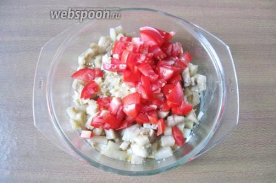Салат из белых баклажанов с луком и яйцами 