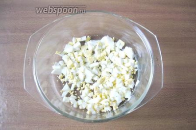 Салат из белых баклажанов с луком и яйцами 
