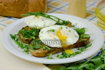 Яйца-пашот с тостами 