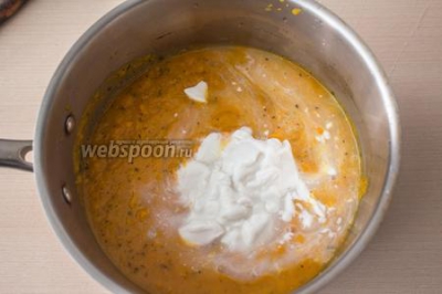 Чесночный тыквенный суп-пюре с кокосовыми сливками 