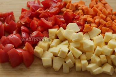 Фрикадельки и овощная запеканка с соусом «Бешамель» 