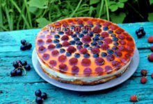 Photo of Бисквитный торт с ягодами в желе и сливочным кремом