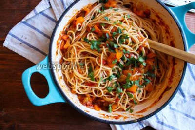 Спагетти с простым овощным соусом 