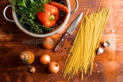 Спагетти с простым овощным соусом 
