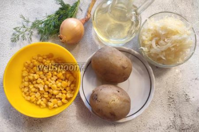 Салат с картофелем, кукурузой и квашеной капустой 