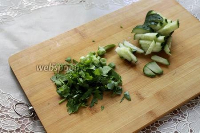 Салат из авокадо, яиц и зелёного горошка 