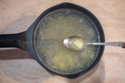 Ячневый суп с фрикадельками 