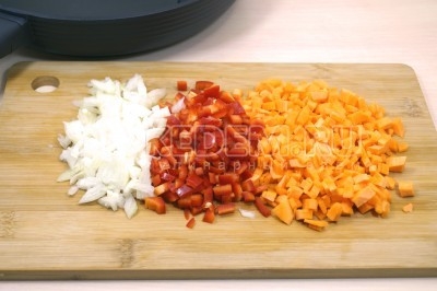 Макароны с сардельками в томатном соусе