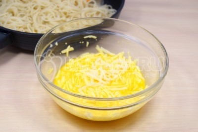 Макароны с сыром и яйцом