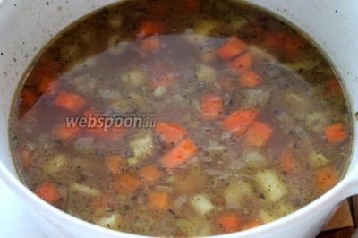 Суп с консервированной горбушей и сельдереем 