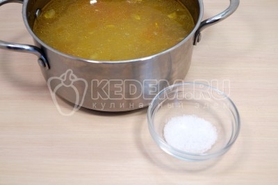 Сливочный суп с красной рыбой и рисом