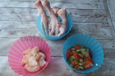 Кето суп из куриных лапок с овощами 